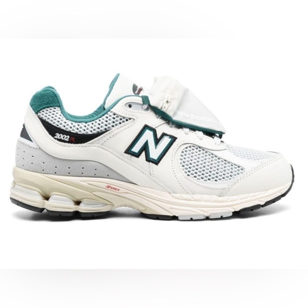 New Balance 2002RVD Sneakers Men’s Size 8 Sea Salt Teal Running Shoes Retro Dad